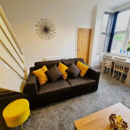 Tower Views 2 Bedroom House With Private Parking Blackpool Extérieur photo