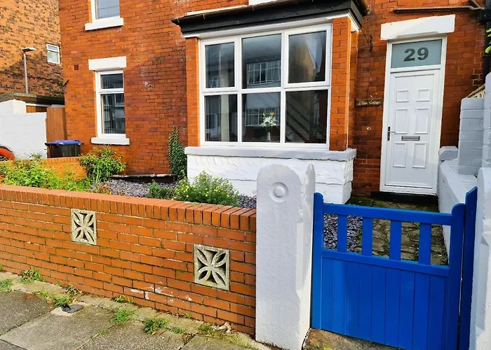 Tower Views 2 Bedroom House With Private Parking